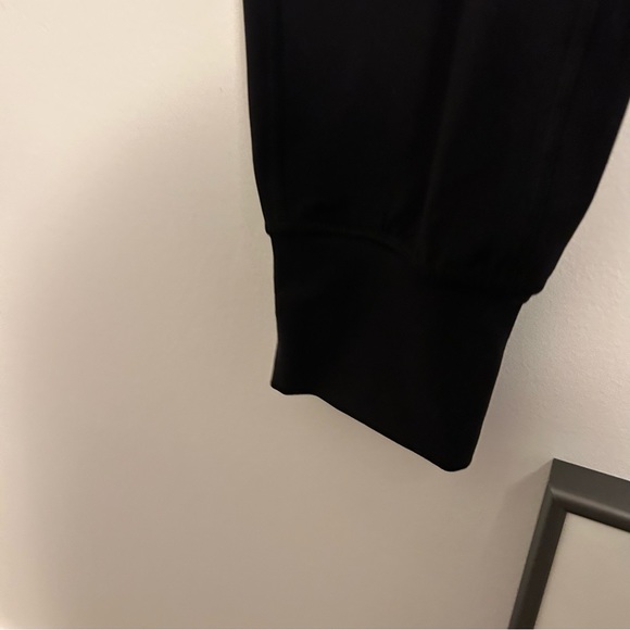 NWOT LULULEMON BLACK ALIGN JOGGER SIZE 4 28” INSEAM NULU FABRIC - Picture 7 of 10